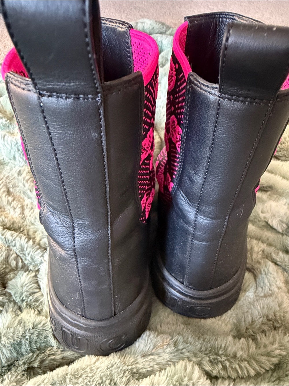 Gucci authentic Women's Black Chelsea Boots with Pink Patterned Elastic Panels - Picture 3 of 6